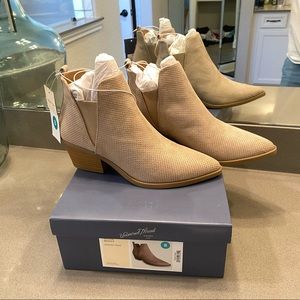 NWT Taupe Sylvie Boots/Booties Universal Thread size 8